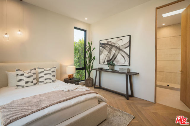 341 N Kings Road, Los Angeles CA: https://media.crmls.org/mediaz/4c5dc590-7509-4da7-8db3-7fba7b39c7d9.jpg