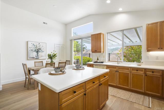 Detail Gallery Image 12 of 31 For 5231 Setting Sun Way, San Diego,  CA 92121 - 3 Beds | 2 Baths