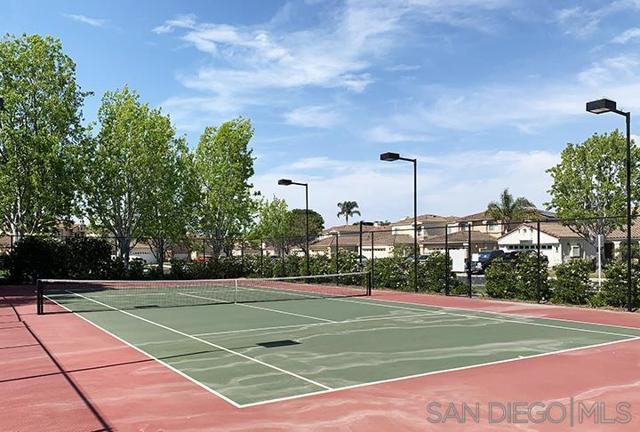 2176 Eastridge Loop, Oxnard CA: https://media.crmls.org/mediaz/4c5ffcab-1d09-4e68-b48a-59433d04a860.jpg