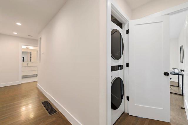 333 Oakview Drive, San Carlos CA: https://media.crmls.org/mediaz/4c613387-5b93-4cde-908d-d535d3f8039f.jpg