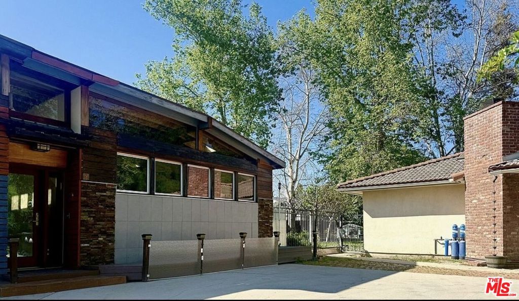 MLS #26765157 image #2