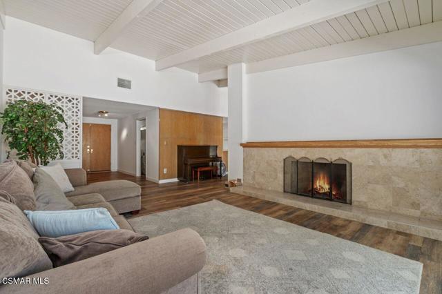 5708 Wilhelmina Avenue, Woodland Hills CA: https://media.crmls.org/mediaz/4c617717-aa5c-4cc3-9233-d949168d5113.jpg