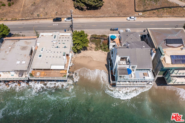 24208 Malibu Road, Malibu CA: https://media.crmls.org/mediaz/4c617873-079d-4e81-8bf4-117e9b45aeaa.jpg