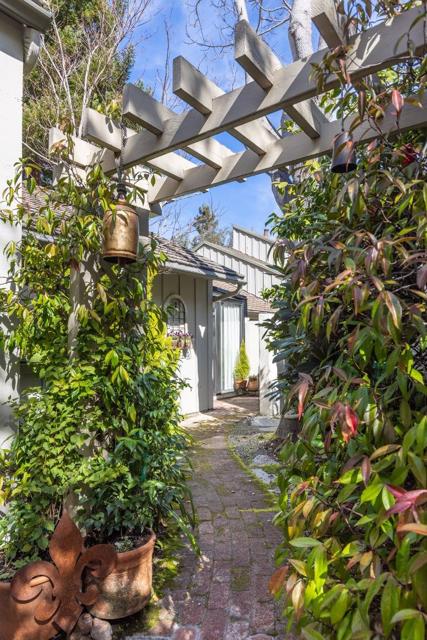 9565 Oak Court, Carmel CA: https://media.crmls.org/mediaz/4c618106-5478-4414-b224-613d4802c269.jpg