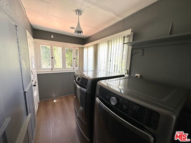 9019 Rosewood Avenue, West Hollywood CA: https://media.crmls.org/mediaz/4c618fc3-d3bb-49f1-beb2-f9ebbe4d19ab.jpg