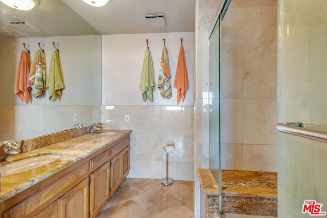4272 Don Carlos Drive, Los Angeles CA: https://media.crmls.org/mediaz/4c6249b3-83d3-41b5-bdbe-31e95c027f61.jpg