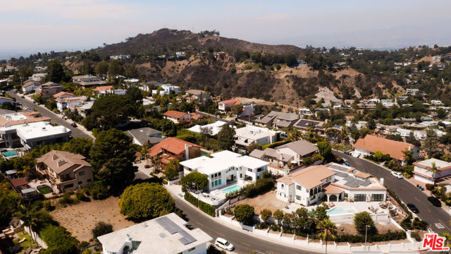 2380 Venus Drive, Los Angeles CA: https://media.crmls.org/mediaz/4c62bec1-0d31-41c8-a57a-ebfb089c189f.jpg