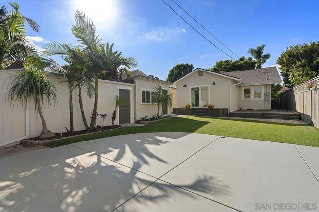 311 B Ave, Coronado CA: https://media.crmls.org/mediaz/4c644053-76ce-48a7-a31d-bfd813acfd43.jpg