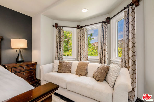 204 Bell Canyon Road, Bell Canyon CA: https://media.crmls.org/mediaz/4c6468f1-bb67-42dd-a4e0-a0d6a290b97e.jpg
