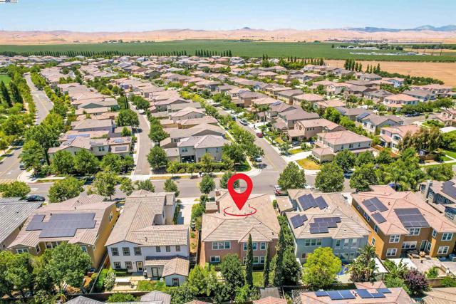 671 W Questa Trl, Mountain House CA: https://media.crmls.org/mediaz/4c64884f-efd2-4efc-8956-ef104ebba32f.jpg