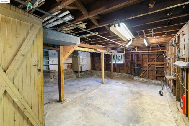 1351 Carlotta Ave, Berkeley CA: https://media.crmls.org/mediaz/4c6572ec-5012-4cff-b789-9ea4e454773b.jpg
