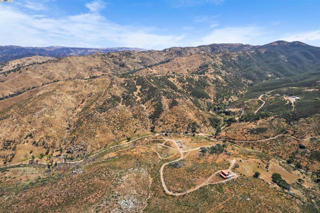 11821 Del Puerto Canyon Rd, Livermore CA: https://media.crmls.org/mediaz/4c65a805-244a-4969-a505-64b5f5cfee8a.jpg