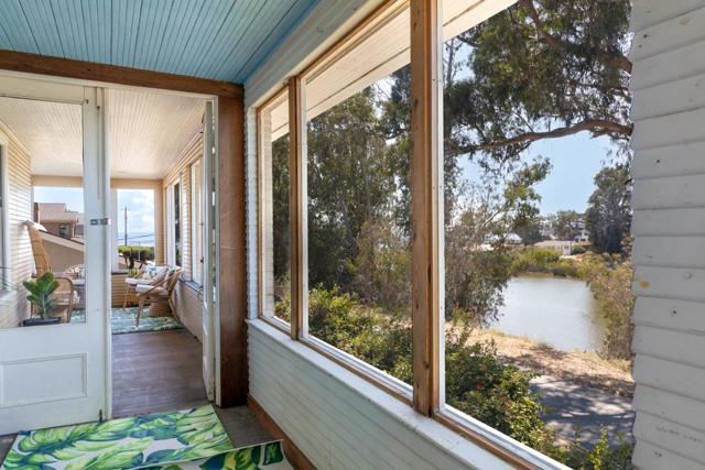 21130 E Cliff Drive, Santa Cruz CA: https://media.crmls.org/mediaz/4c661b9d-9728-476b-8a0c-b87d5567a10e.jpg