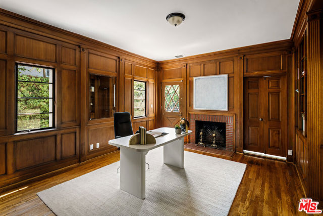 5700 Spring Oak Drive, Los Angeles CA: https://media.crmls.org/mediaz/4c661d5c-6386-47b9-84fb-56eb8d707b47.jpg