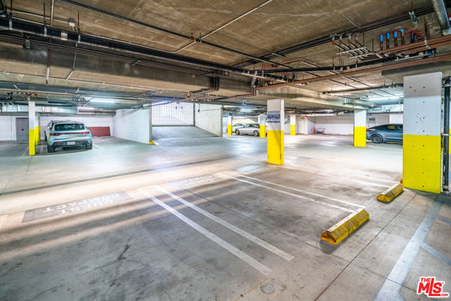 118 S Clark Drive, West Hollywood CA: https://media.crmls.org/mediaz/4c66b2c4-43aa-47e0-8e54-f19aac28379a.jpg