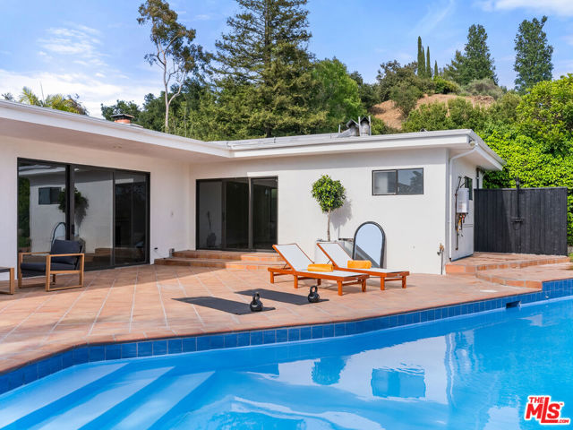 9606 Arby Drive, Beverly Hills CA: https://media.crmls.org/mediaz/4c66b8e1-6ab0-4404-8e3c-0f5084af3dcd.jpg