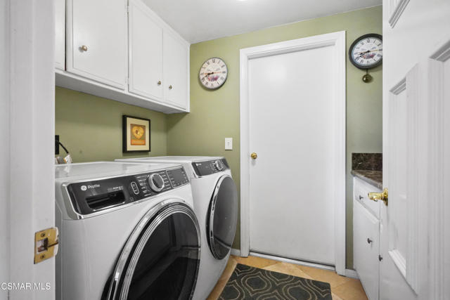 744 Calle Las Colinas, Newbury Park CA: https://media.crmls.org/mediaz/4c66da43-b1b8-4ea7-8bc2-01b32bf25a5e.jpg