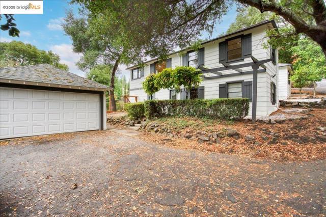 342 El Toyonal, Orinda CA: https://media.crmls.org/mediaz/4c68363e-db95-4fea-a913-a48d0be3a627.jpg