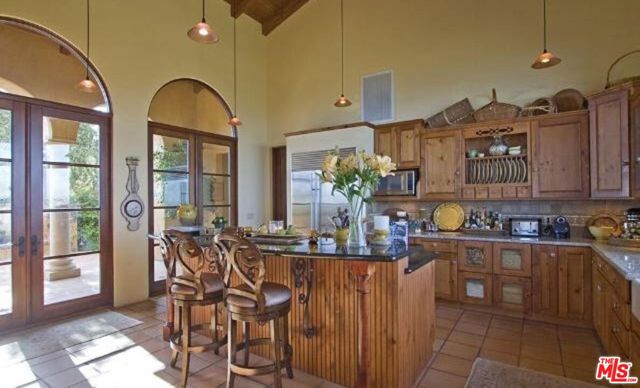 24734 W Saddle Peak Road, Malibu CA: https://media.crmls.org/mediaz/4c686354-35a5-4844-8b7a-87fd4040c003.jpg