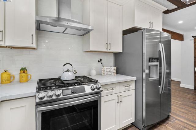 4189 Ogden Dr, Fremont CA: https://media.crmls.org/mediaz/4c6906aa-ec9d-4b25-8918-2685f535801a.jpg