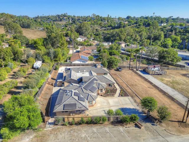 929 Chumash Trail, Vista CA: https://media.crmls.org/mediaz/4c69607c-46cf-4cd7-a7f3-e775737aaf2b.jpg