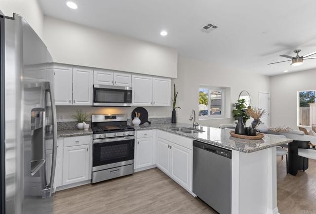 Detail Gallery Image 11 of 31 For 1325 Holly Ave, Imperial Beach,  CA 91932 - 3 Beds | 2/1 Baths