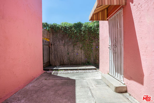 1117 North Gardner Street photo 3