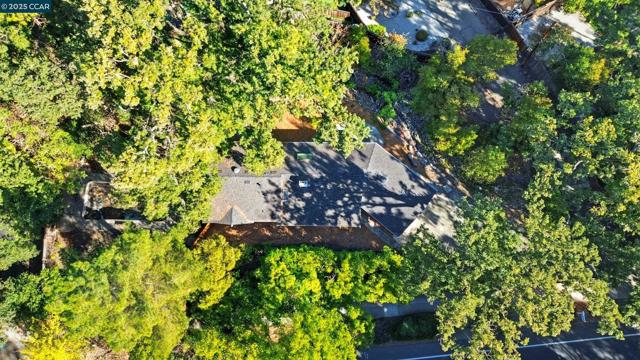 1016 Stone Valley Rd, Alamo CA: https://media.crmls.org/mediaz/4c69b47e-98b0-4b81-af8f-07022544e3fc.jpg