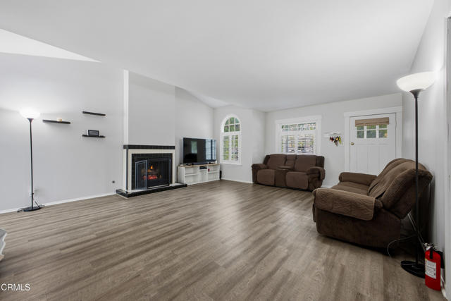 Detail Gallery Image 3 of 12 For 536 E Elk Ave, Glendale,  CA 91205 - 2 Beds | 1 Baths