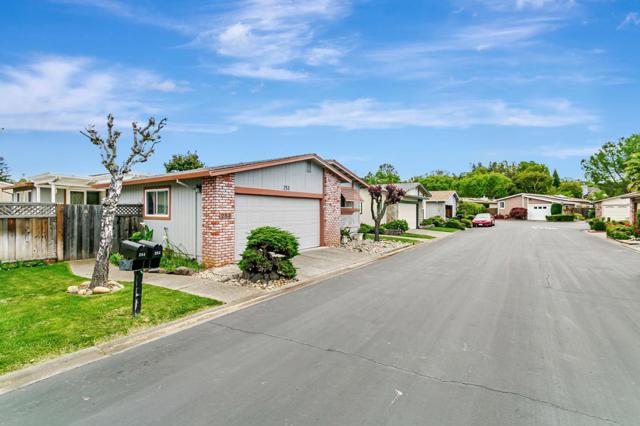 253 Forest Drive, Morgan Hill CA: https://media.crmls.org/mediaz/4c6a1539-7047-4fca-9fbc-7338aa8ec1e3.jpg