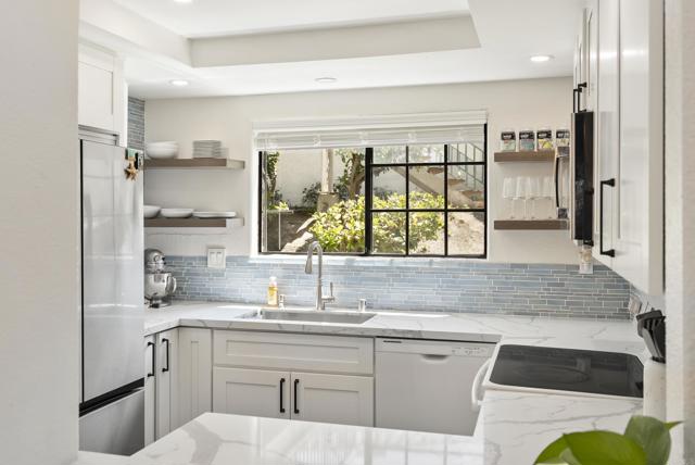 16232 Avenida Venusto, San Diego CA: https://media.crmls.org/mediaz/4c6a8d87-ba25-48b2-9100-10d6e5252ec8.jpg