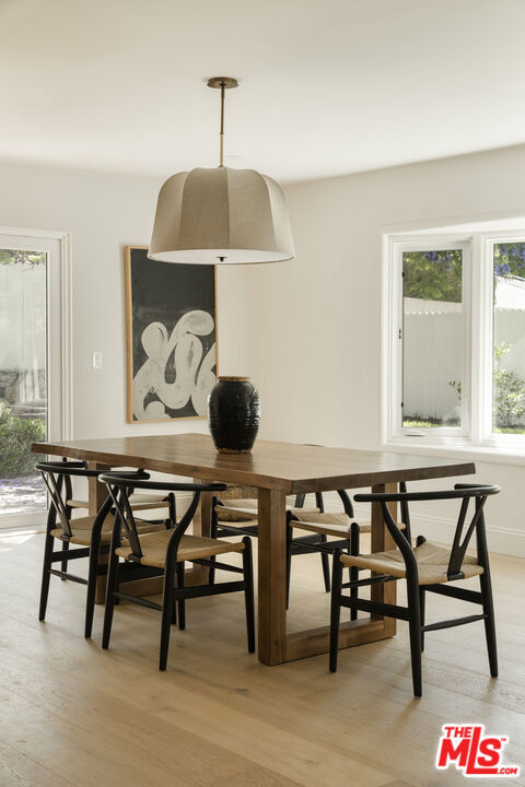 30610 Las Estrellas Drive, Malibu CA: https://media.crmls.org/mediaz/4c6a901c-00d3-446c-9887-ee210d1ba783.jpg