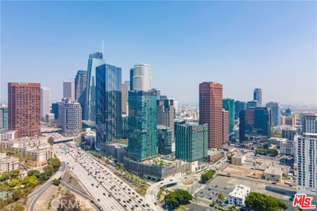 889 Francisco, Los Angeles CA: https://media.crmls.org/mediaz/4c6aa053-6555-4947-820d-16910e32fa5d.jpg
