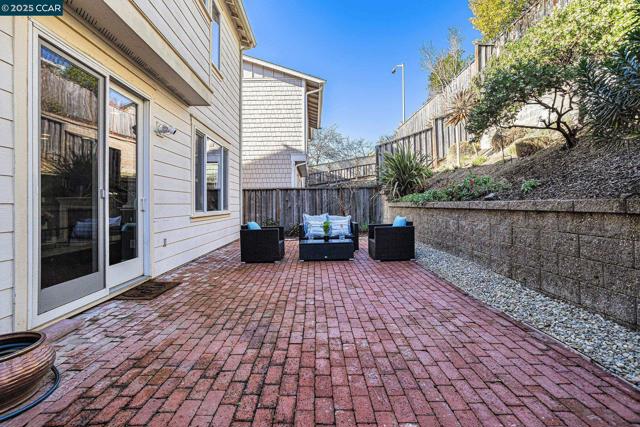 Image 35 of 50 For 203 Seacliff Way