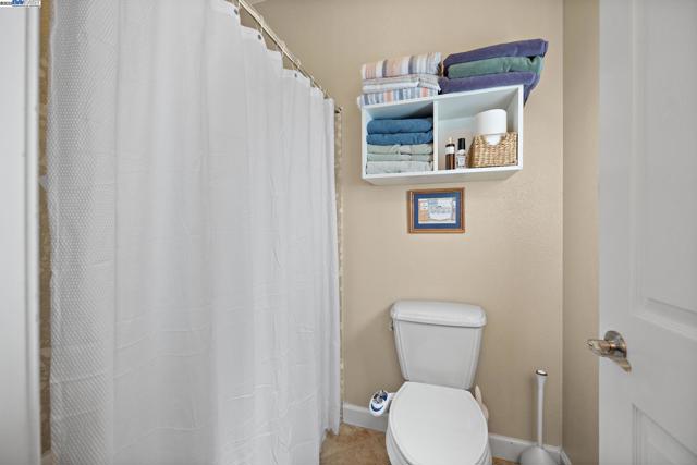 9779 Reimers Way, Dublin CA: https://media.crmls.org/mediaz/4c6bbc6f-601c-49b0-a326-5452921a3d83.jpg