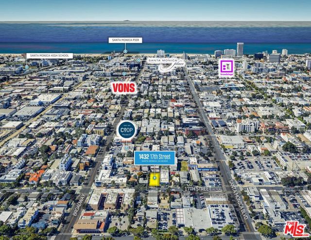 1432 17th Street, Santa Monica CA: https://media.crmls.org/mediaz/4c6be0a5-2280-433d-bf18-9c76fece2522.jpg