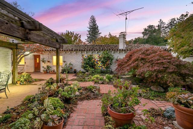 3691 Laguna Avenue, Palo Alto CA: https://media.crmls.org/mediaz/4c6c00a7-b719-4d53-8380-cda3571f893d.jpg