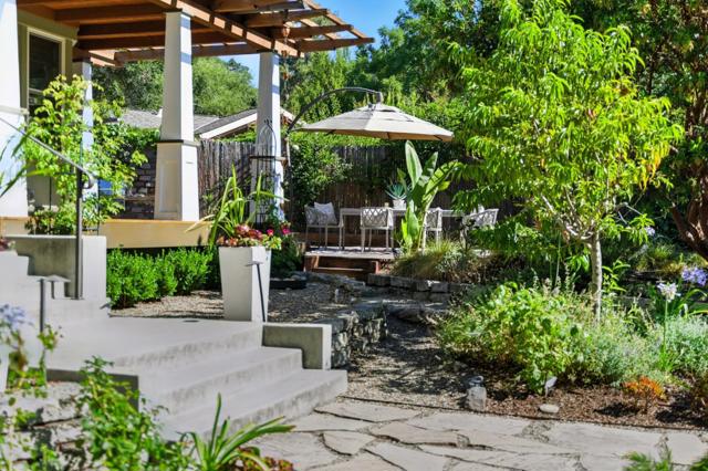 810 Glencrag Way, Woodside CA: https://media.crmls.org/mediaz/4c6c1c5f-0d0a-499d-a10b-15760d6dbef0.jpg