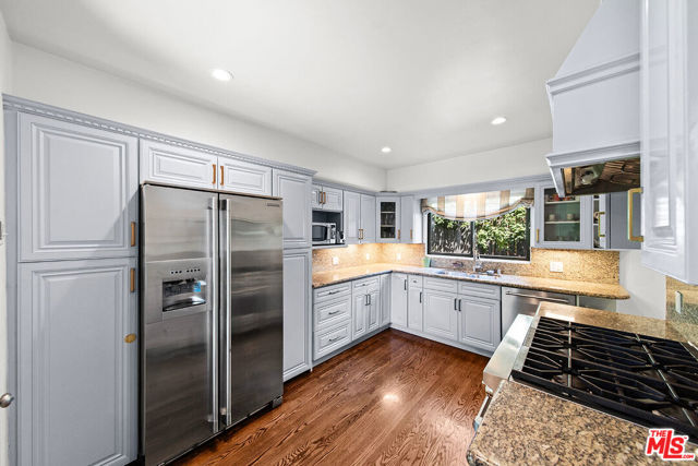 6626 Cahuenga Terrace, Los Angeles CA: https://media.crmls.org/mediaz/4c6c6540-4369-4a2d-b471-fca1a23f9df1.jpg