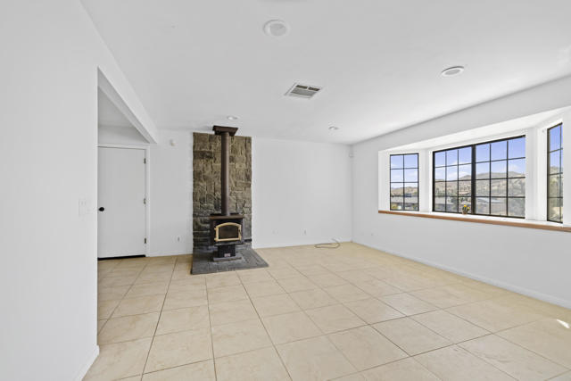 55710 Free Gold Dr Drive, Yucca Valley CA: https://media.crmls.org/mediaz/4c6c9051-0d04-4421-a9ca-3d5b61dba5c7.jpg