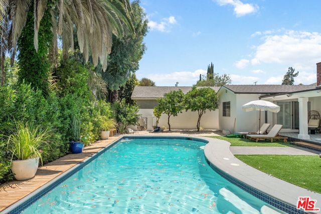 5614 Ponce Avenue, Woodland Hills CA: https://media.crmls.org/mediaz/4c6ce49d-2179-4b28-a74f-6084916cd3d3.jpg
