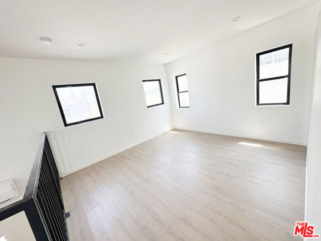 1340 1/2 2nd Avenue, Los Angeles CA: https://media.crmls.org/mediaz/4c6ceec6-9a10-4fc0-8f3c-0b8df4c25b13.jpg