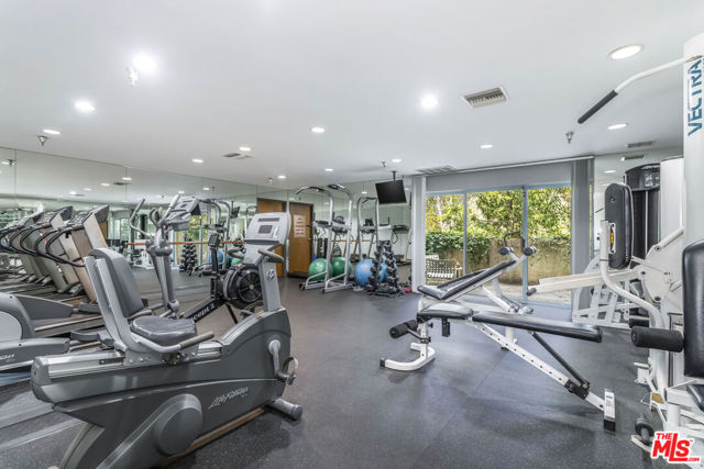 410 S Barrington Avenue, Los Angeles CA: https://media.crmls.org/mediaz/4c6d1ff9-953e-4ea1-89ce-7434696b5713.jpg