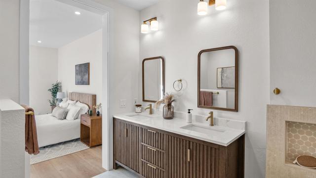 15662 Via Calanova, San Diego CA: https://media.crmls.org/mediaz/4c6d44d2-b5e8-4d4a-8705-7994865d20c3.jpg