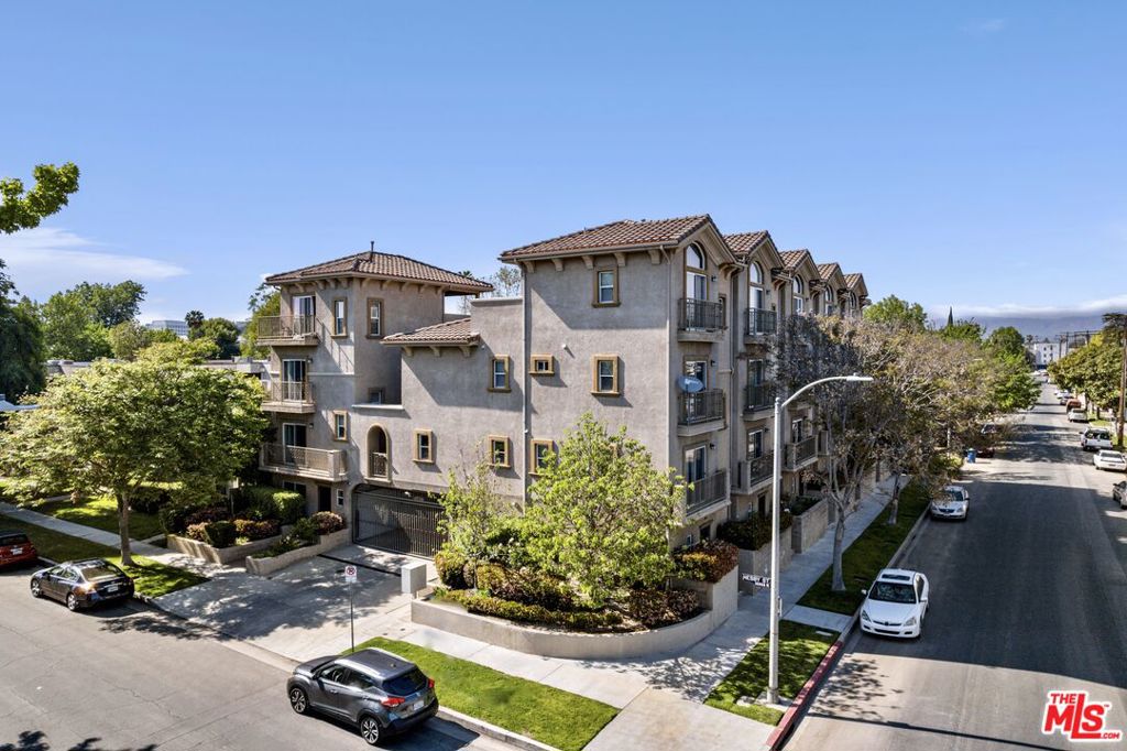 10803 Hesby Street 103, North Hollywood, CA 91601