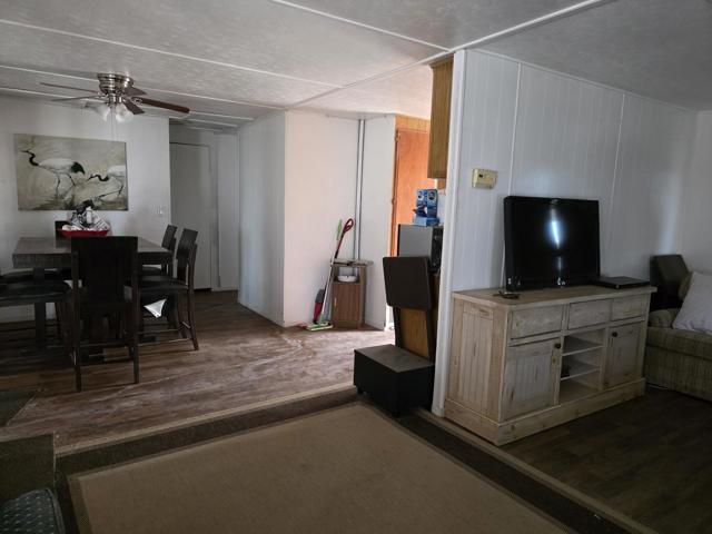 9588 Avenue H, Bombay Beach CA: https://media.crmls.org/mediaz/4c6e0780-da95-41e7-8c9c-ef0b4b62be58.jpg