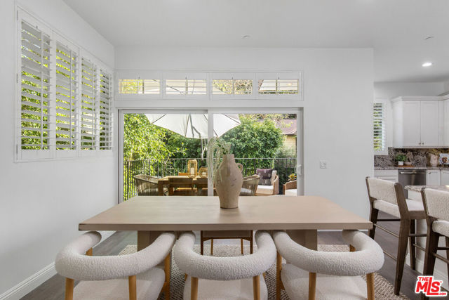 10523 Selkirk Lane, Los Angeles CA: https://media.crmls.org/mediaz/4c6e2e51-4a54-4a07-87fe-d6c5a22395f7.jpg