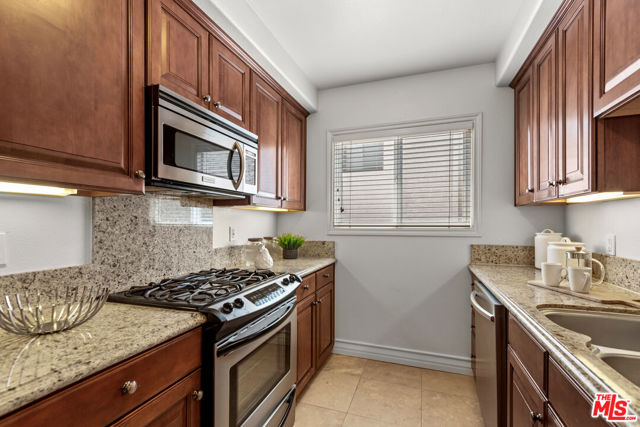 1920 Malcolm Avenue, Los Angeles CA: https://media.crmls.org/mediaz/4c6e686f-5be3-4210-8845-0b66e318506c.jpg