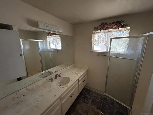 1638 La Tierra Ln, San Marcos CA: https://media.crmls.org/mediaz/4c6ec6c4-854f-4b22-9f9b-37c560ccdcd3.jpg