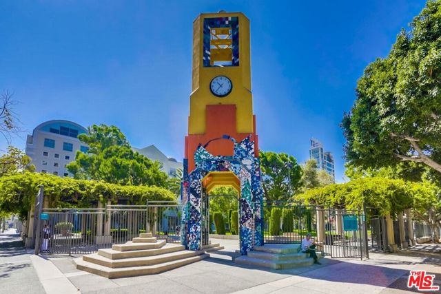 1155 S Grand Avenue, Los Angeles CA: https://media.crmls.org/mediaz/4c6ecc26-ef60-4450-828c-a2df6880d540.jpg